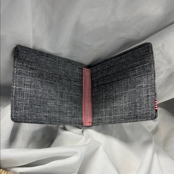 The Herschel Supply Company Gordon Peacoat  Black and Gray  white card Holder - Picture 5 of 9